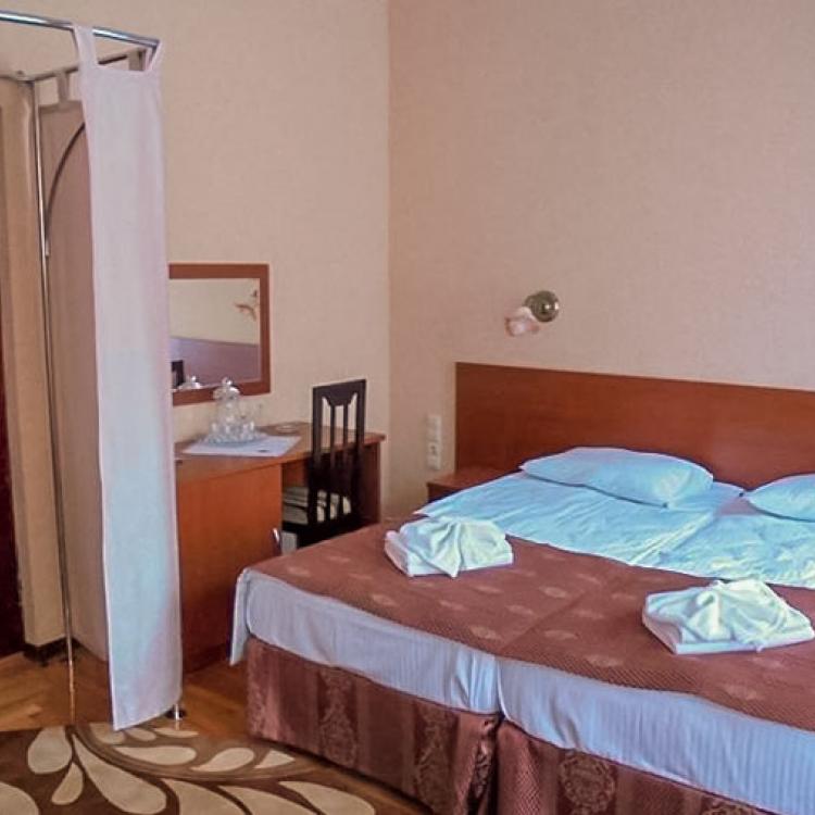 2 местный 1 комнатный 1 категории новый с двуспальной кроватью санатория Целебный ключ в Ессентуках