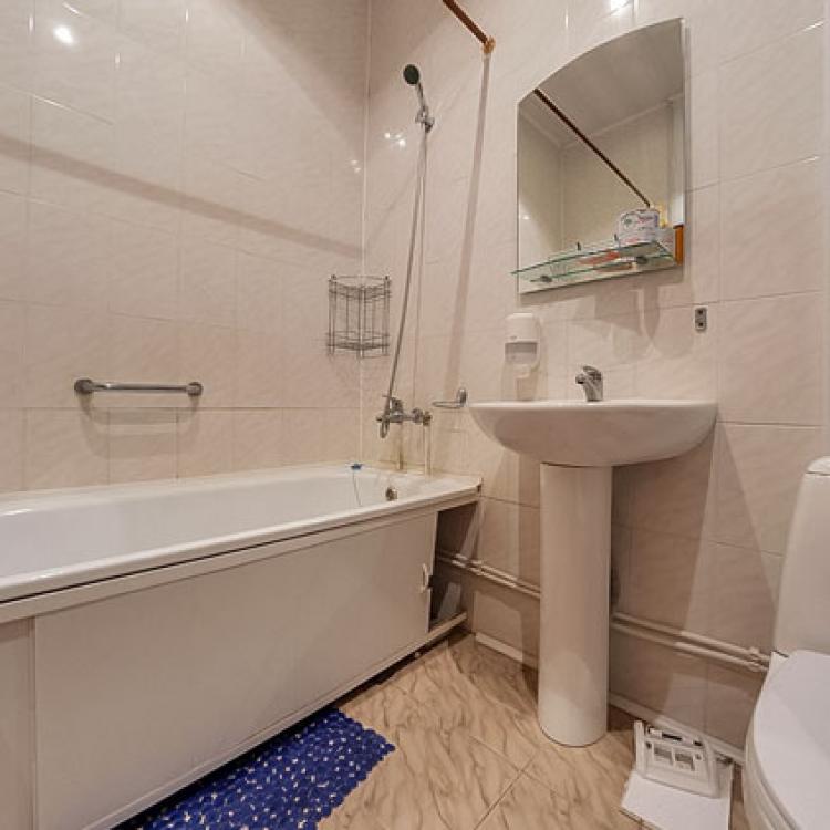 Совмещенный санузел с ванной в 2 местном 1 комнатном 2 категории санатория Целебный ключ в Ессентуках